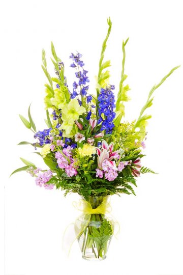 letní kytice z mečíků, ostrožek, lilií a alstromérií
